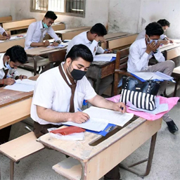 داخلے کا سخت معیار طلباء کے لیے مشکلات کا باعث